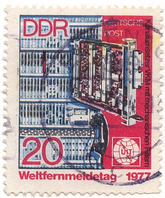Weltfernmeldetag 1977 - Kanalumsetzer VKM mit mechanischen Filtern
