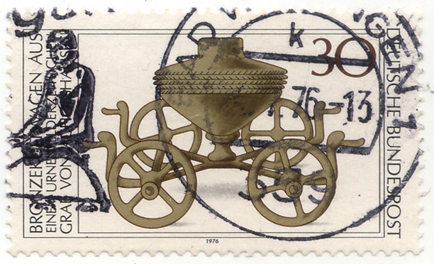 Bronzekultwagen aus einem Urnenfelderzeitlichen Grab aus Acholshausen