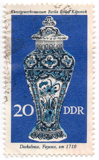 Kunstgewerbemuseum Berlin Schloss KÃ¶penick, Deckelvase, Fayence um 1710